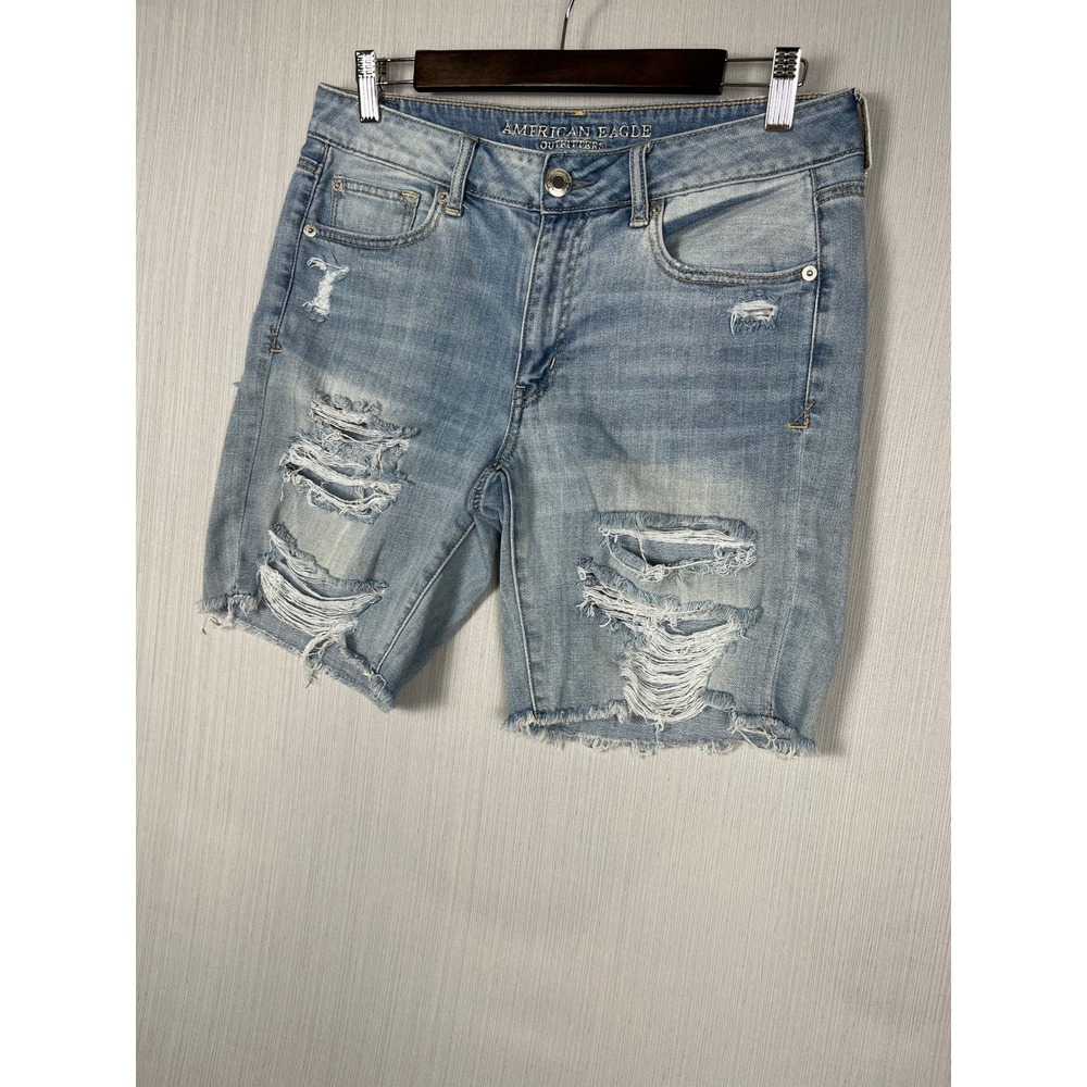 American Eagle Tomgirl Bermuda Denim Shorts Women 6 Blue Distressed Frayed Hem